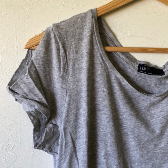Gap, Basic Grey T-shirt, Medium - Picture 2 of 7
